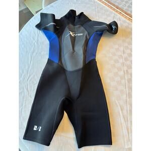 xps youth medium wetsuit